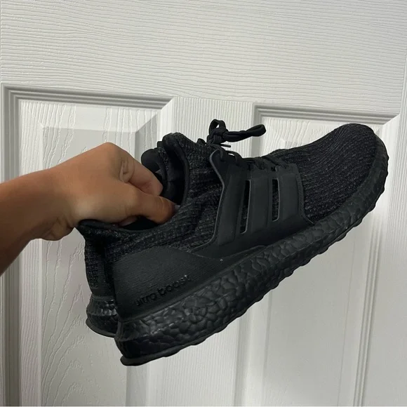 Adidas Ultraboost size 8.5 - Picture 3 of 6